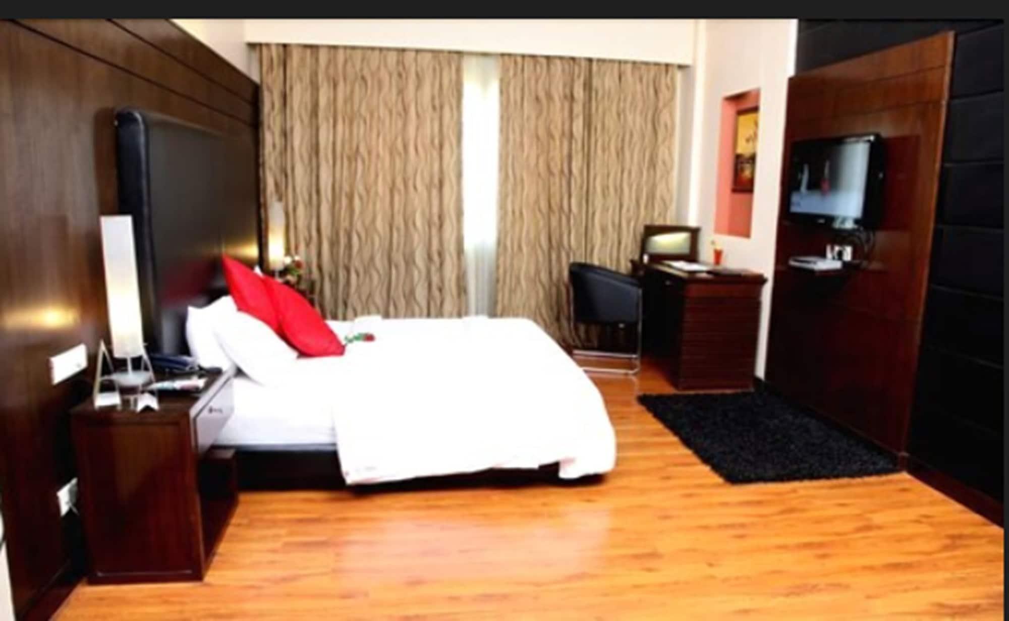 Hotel Pal Heights Bhubaneswar Buitenkant foto