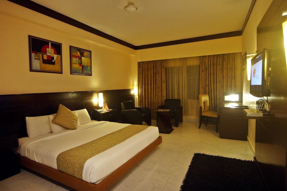 Hotel Pal Heights Bhubaneswar Buitenkant foto