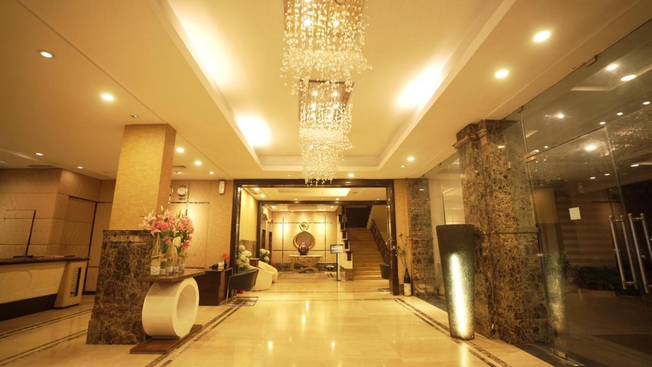Hotel Pal Heights Bhubaneswar Buitenkant foto