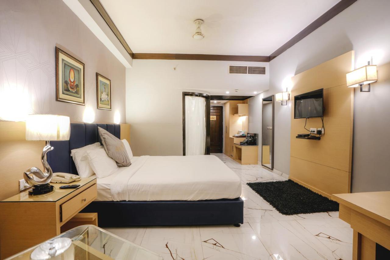 Hotel Pal Heights Bhubaneswar Buitenkant foto