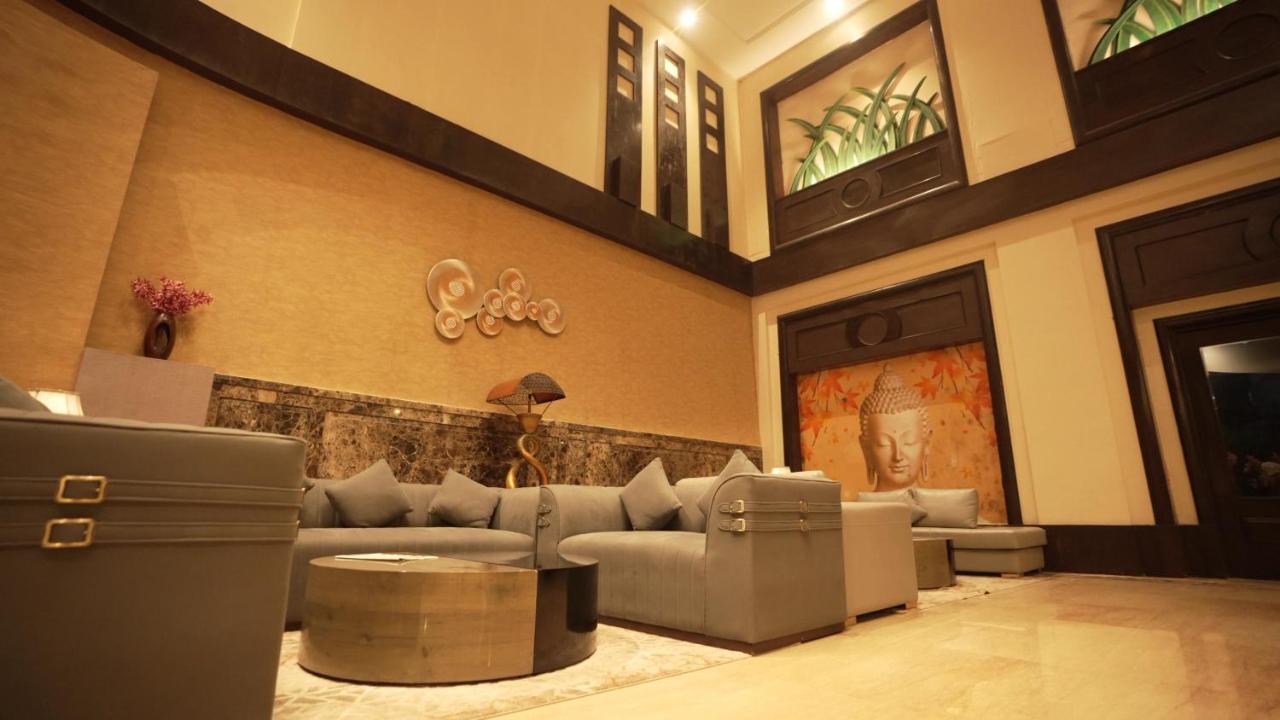 Hotel Pal Heights Bhubaneswar Buitenkant foto