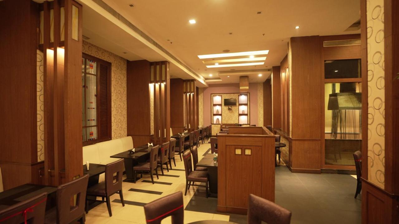 Hotel Pal Heights Bhubaneswar Buitenkant foto