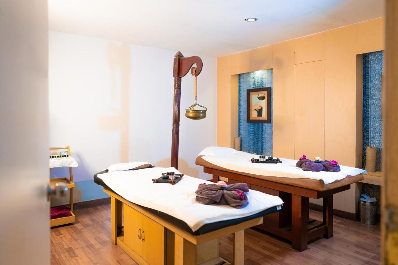 Hotel Pal Heights Bhubaneswar Buitenkant foto
