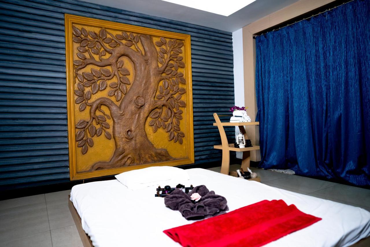 Hotel Pal Heights Bhubaneswar Buitenkant foto