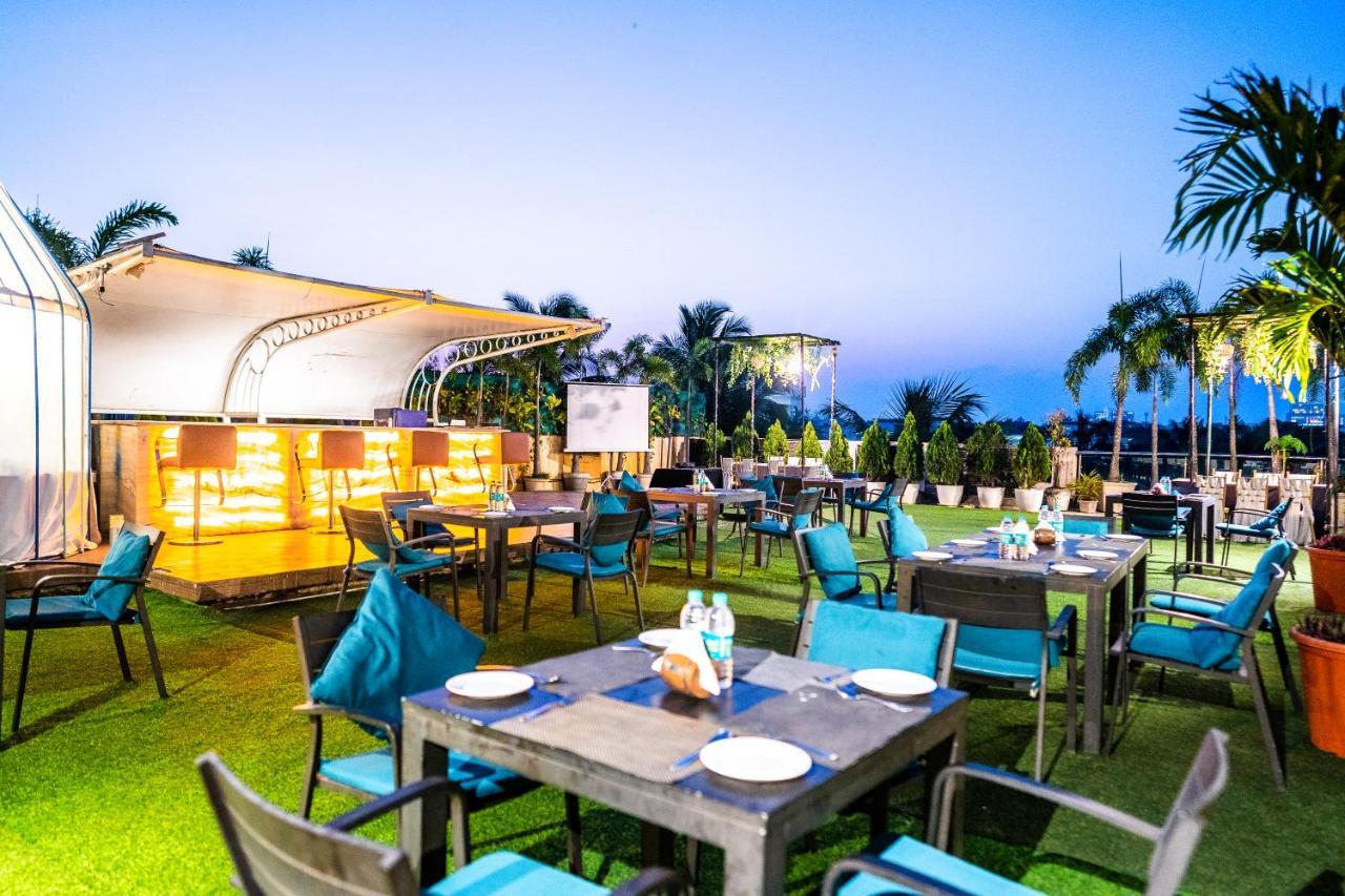 Hotel Pal Heights Bhubaneswar Buitenkant foto