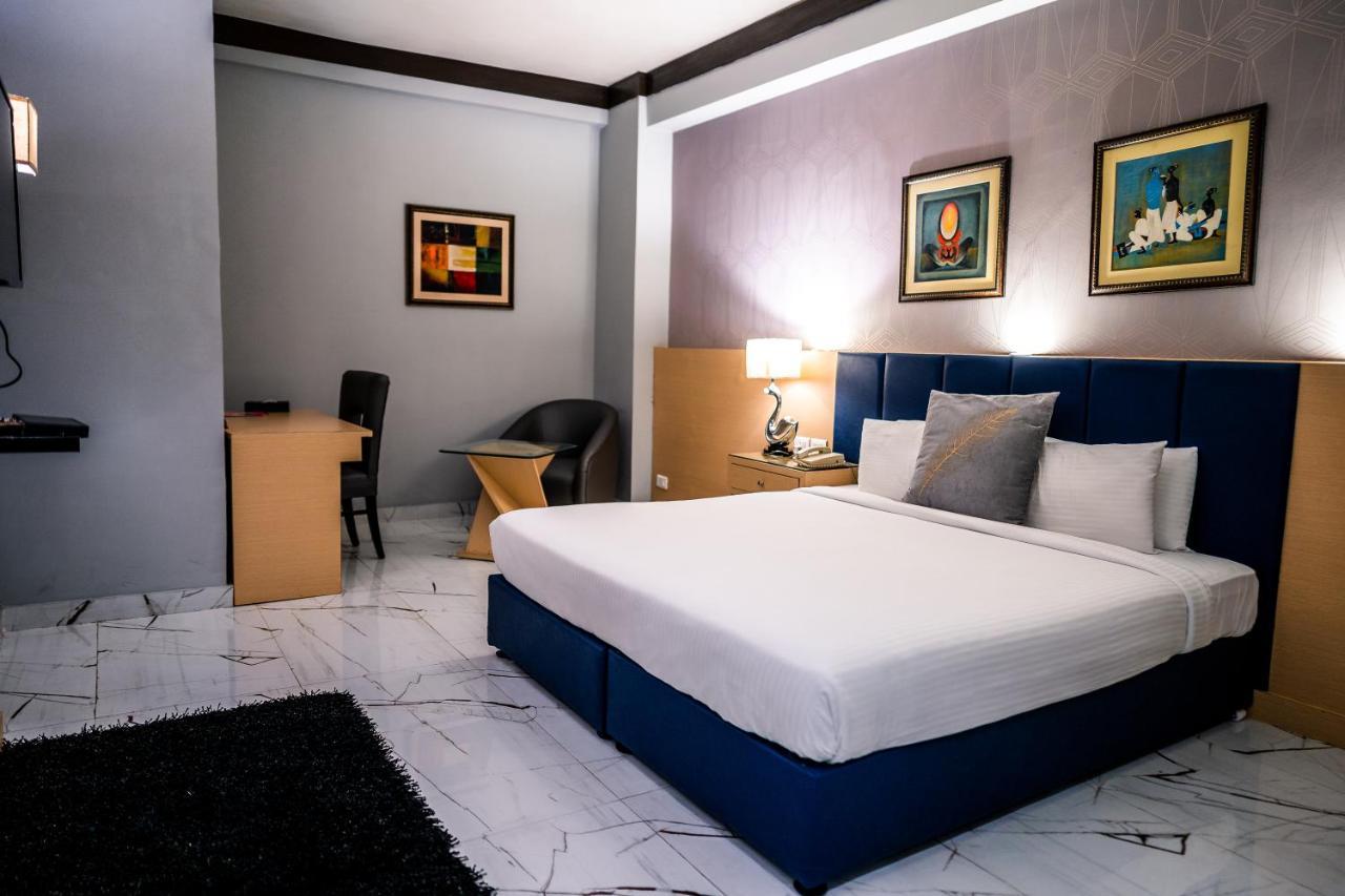 Hotel Pal Heights Bhubaneswar Buitenkant foto