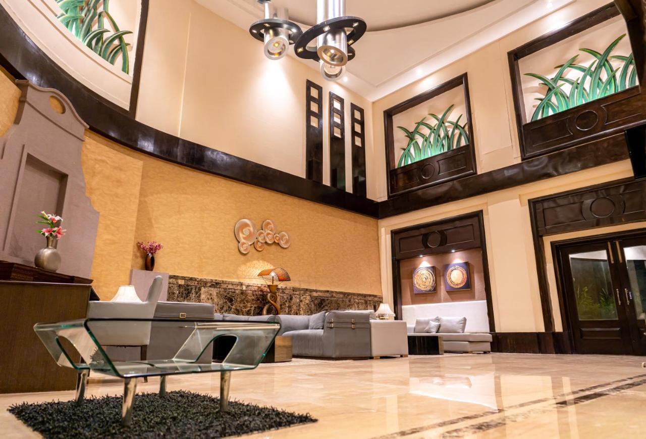 Hotel Pal Heights Bhubaneswar Buitenkant foto