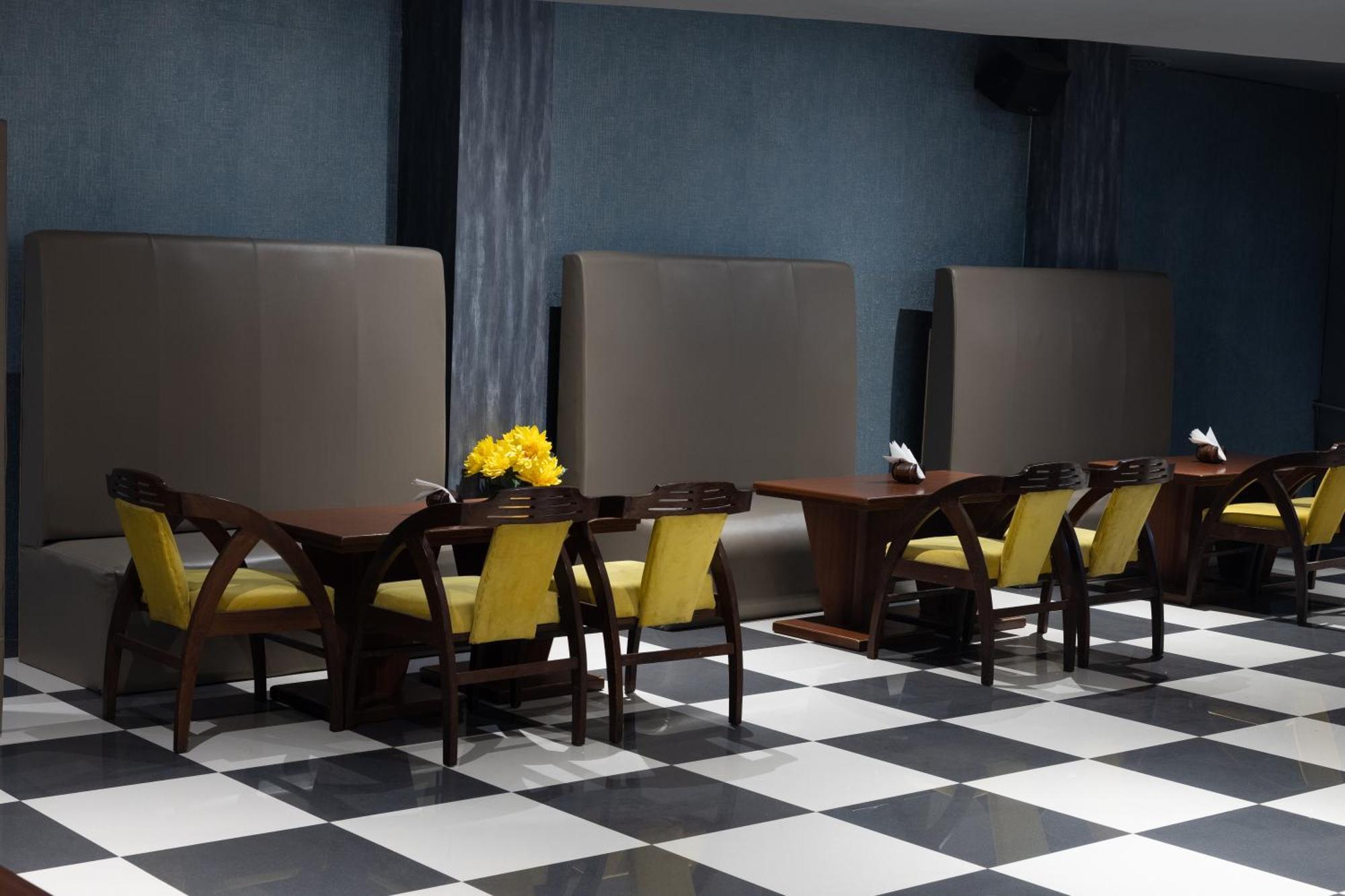 Hotel Pal Heights Bhubaneswar Buitenkant foto