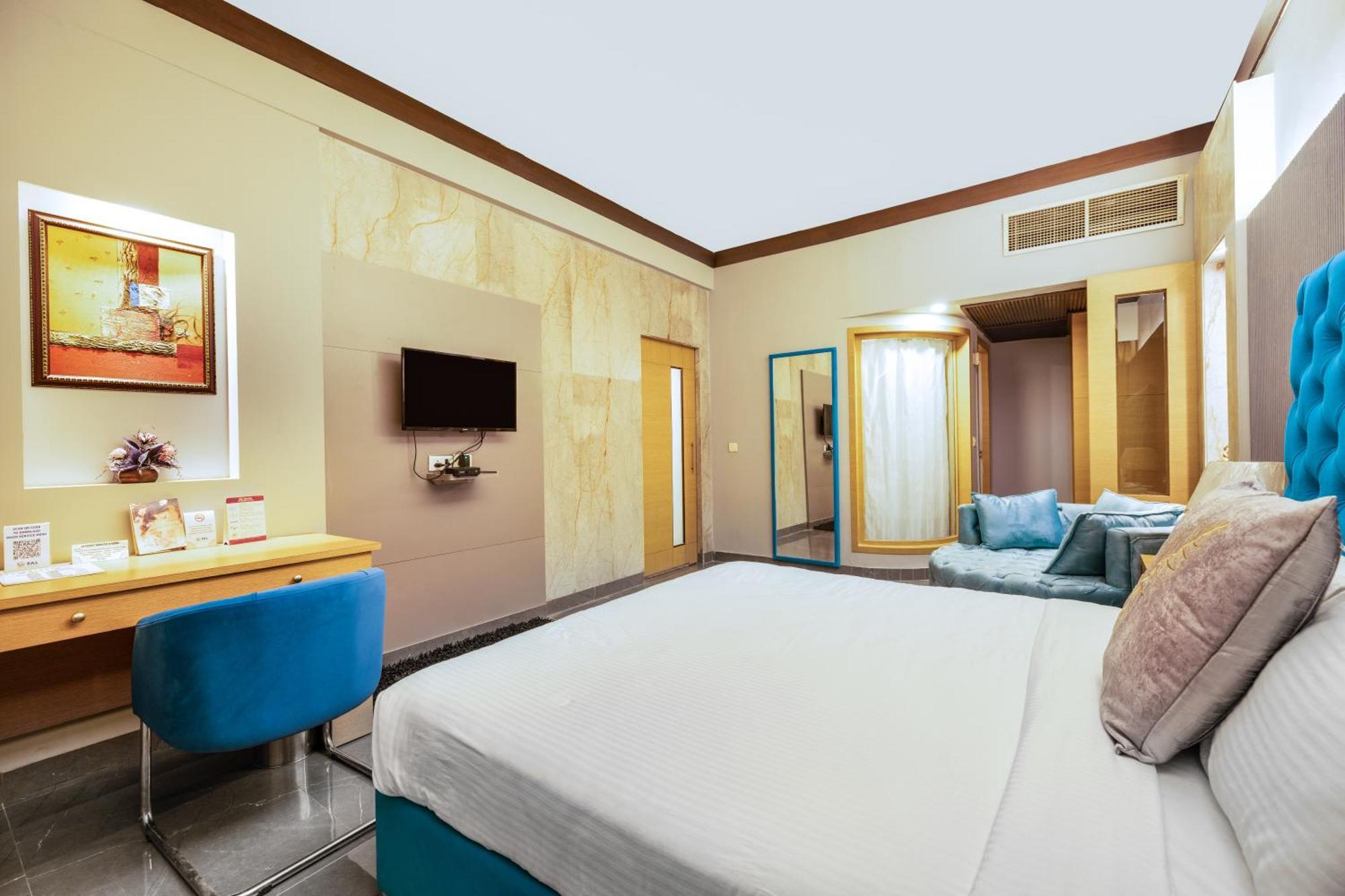 Hotel Pal Heights Bhubaneswar Buitenkant foto