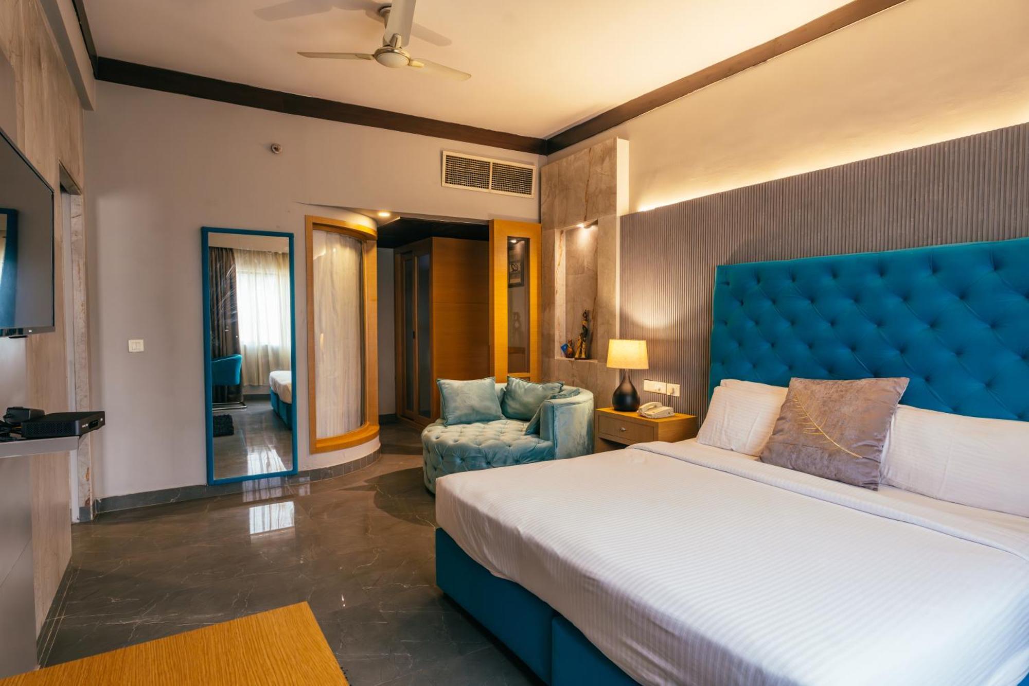 Hotel Pal Heights Bhubaneswar Buitenkant foto