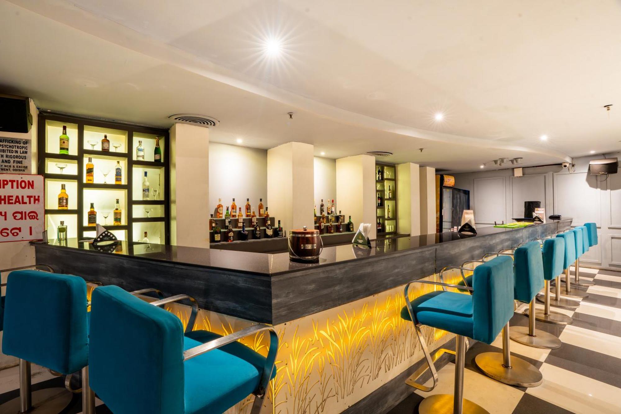 Hotel Pal Heights Bhubaneswar Buitenkant foto