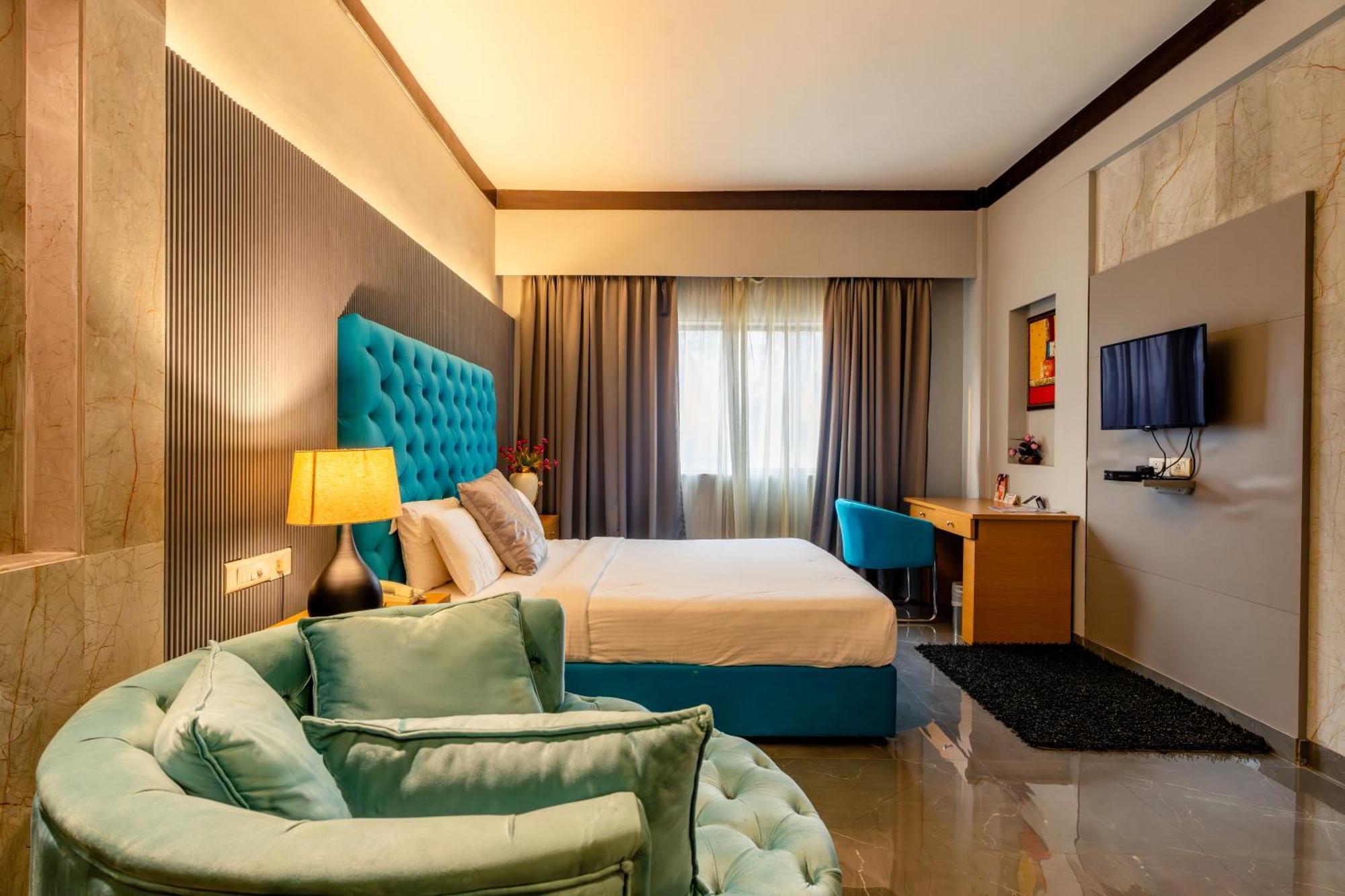 Hotel Pal Heights Bhubaneswar Buitenkant foto