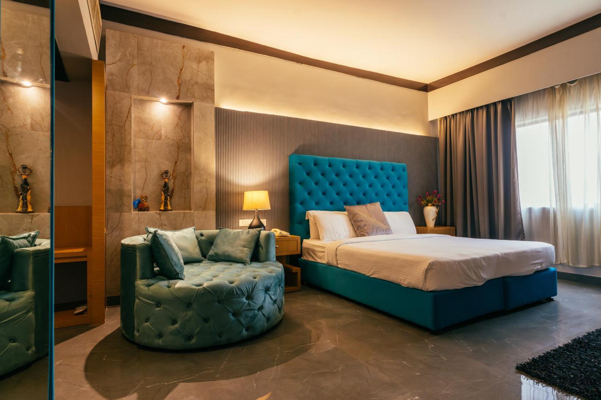 Hotel Pal Heights Bhubaneswar Buitenkant foto