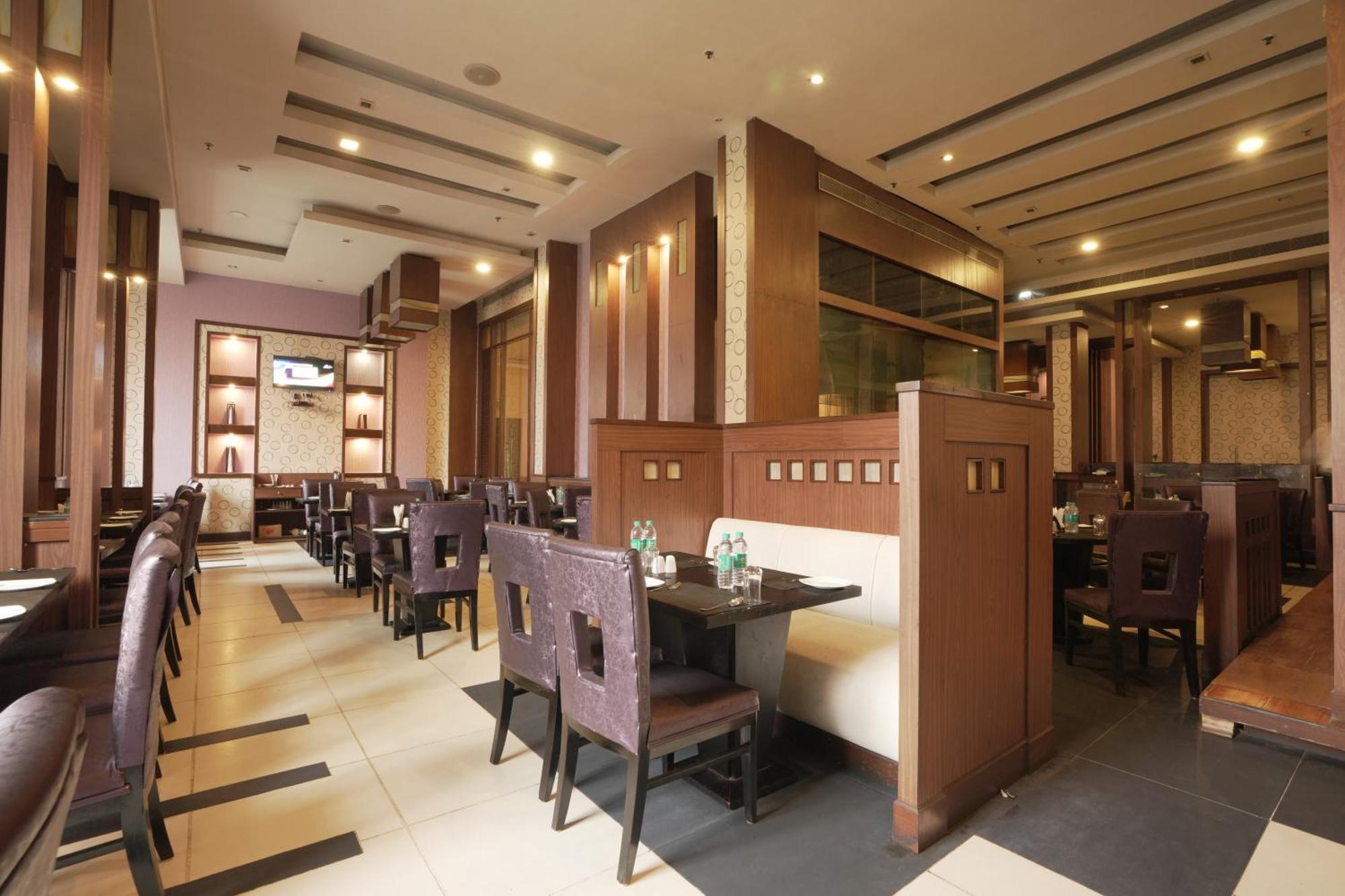 Hotel Pal Heights Bhubaneswar Buitenkant foto