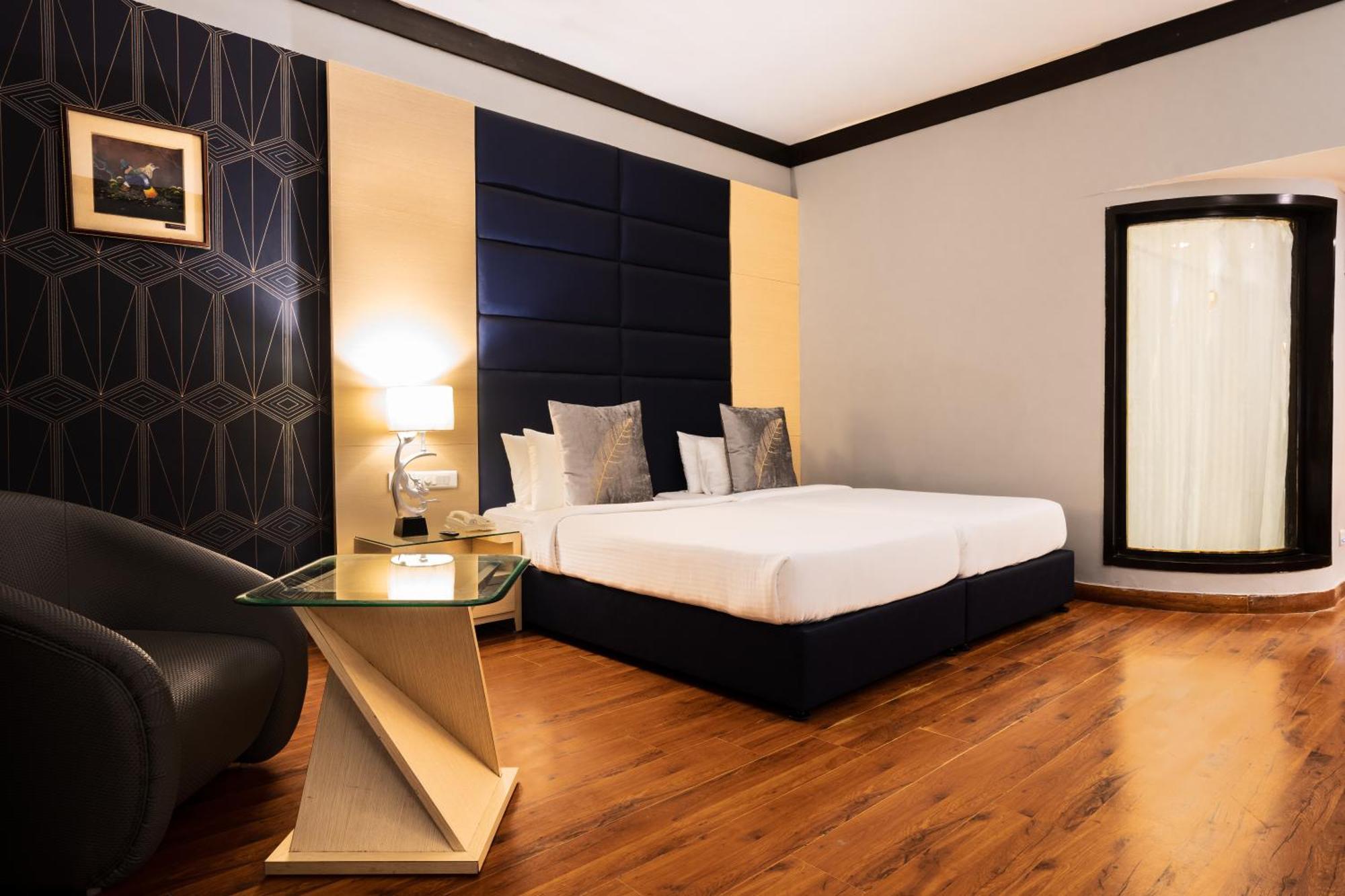 Hotel Pal Heights Bhubaneswar Buitenkant foto