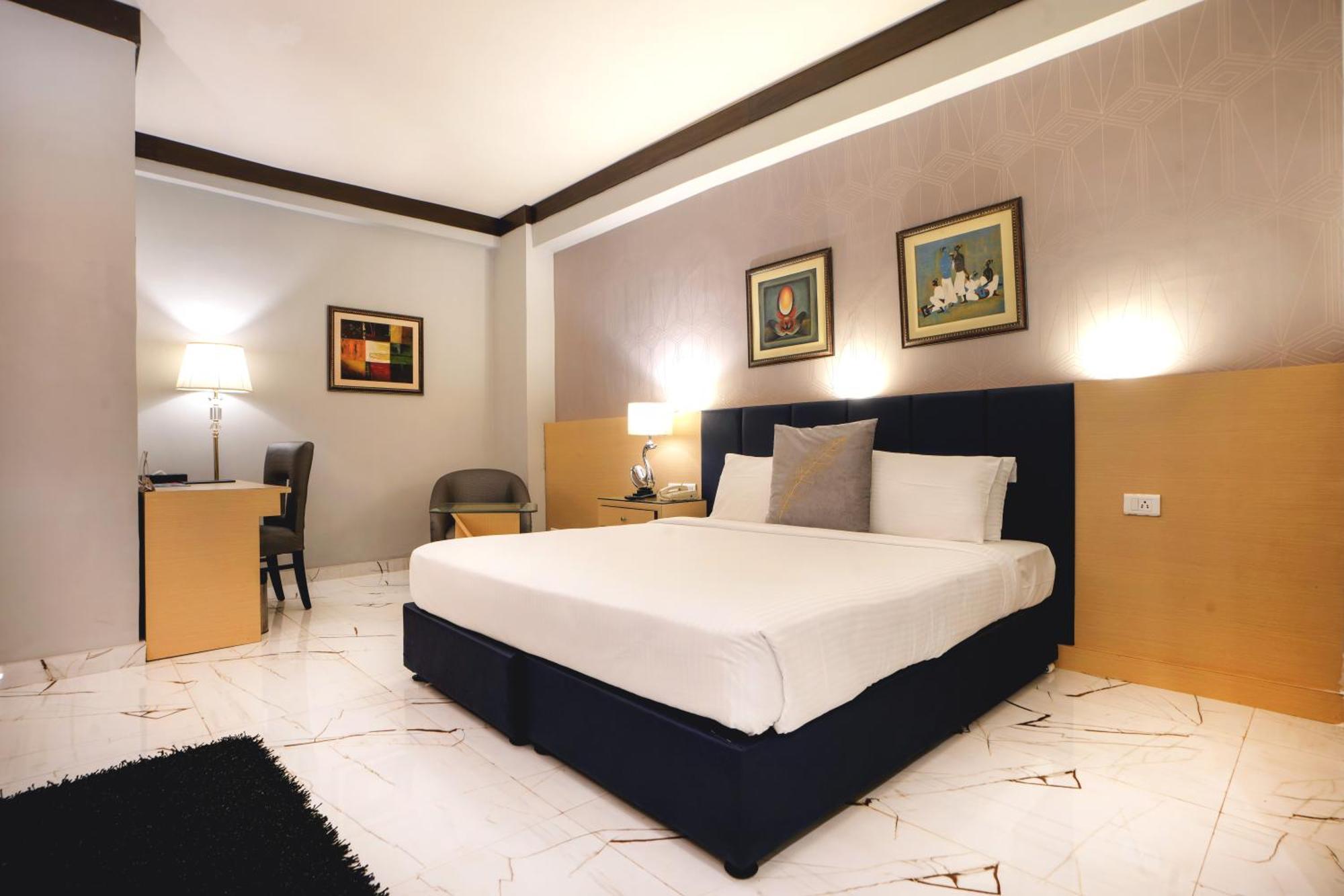 Hotel Pal Heights Bhubaneswar Buitenkant foto