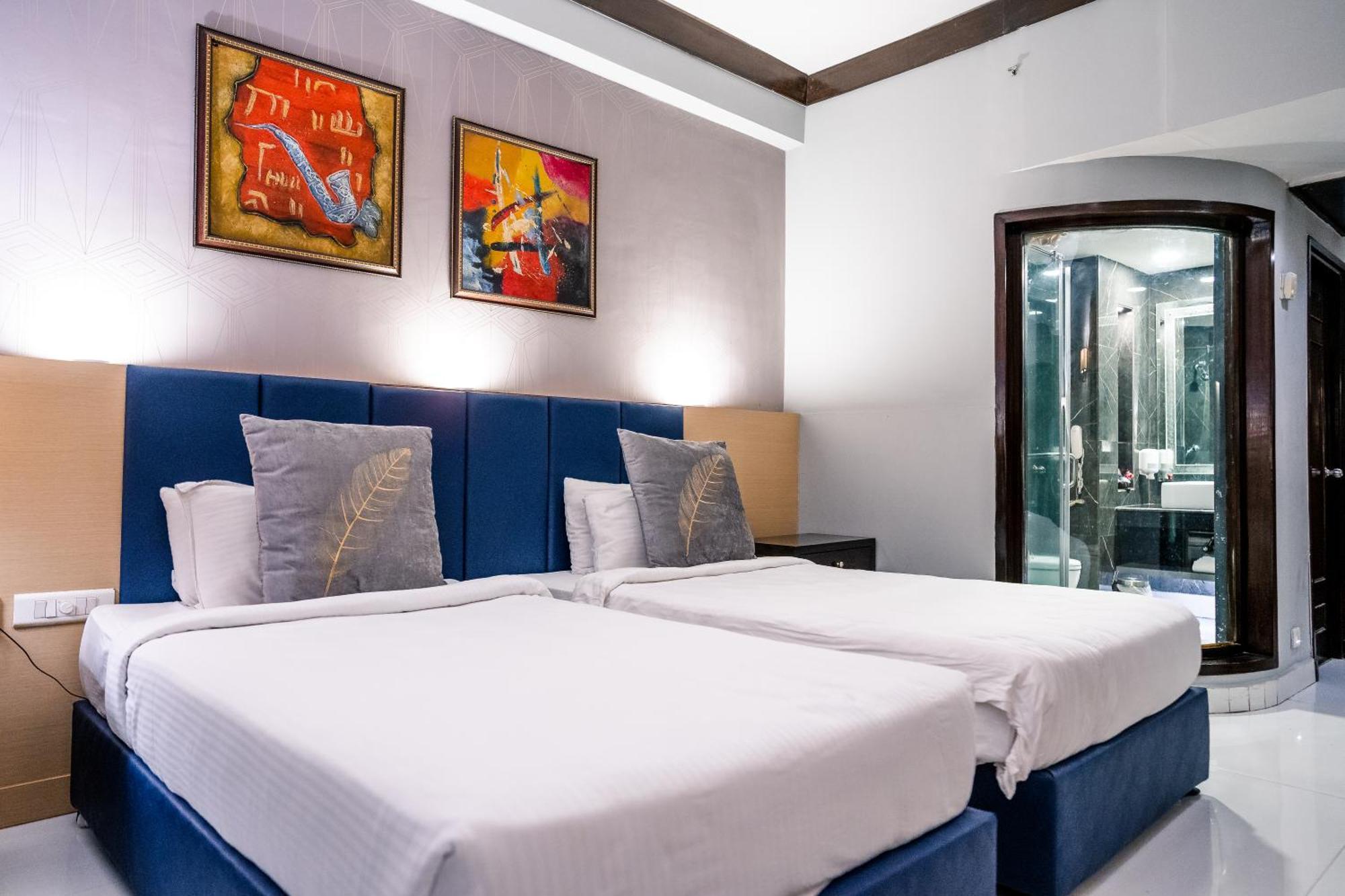 Hotel Pal Heights Bhubaneswar Buitenkant foto