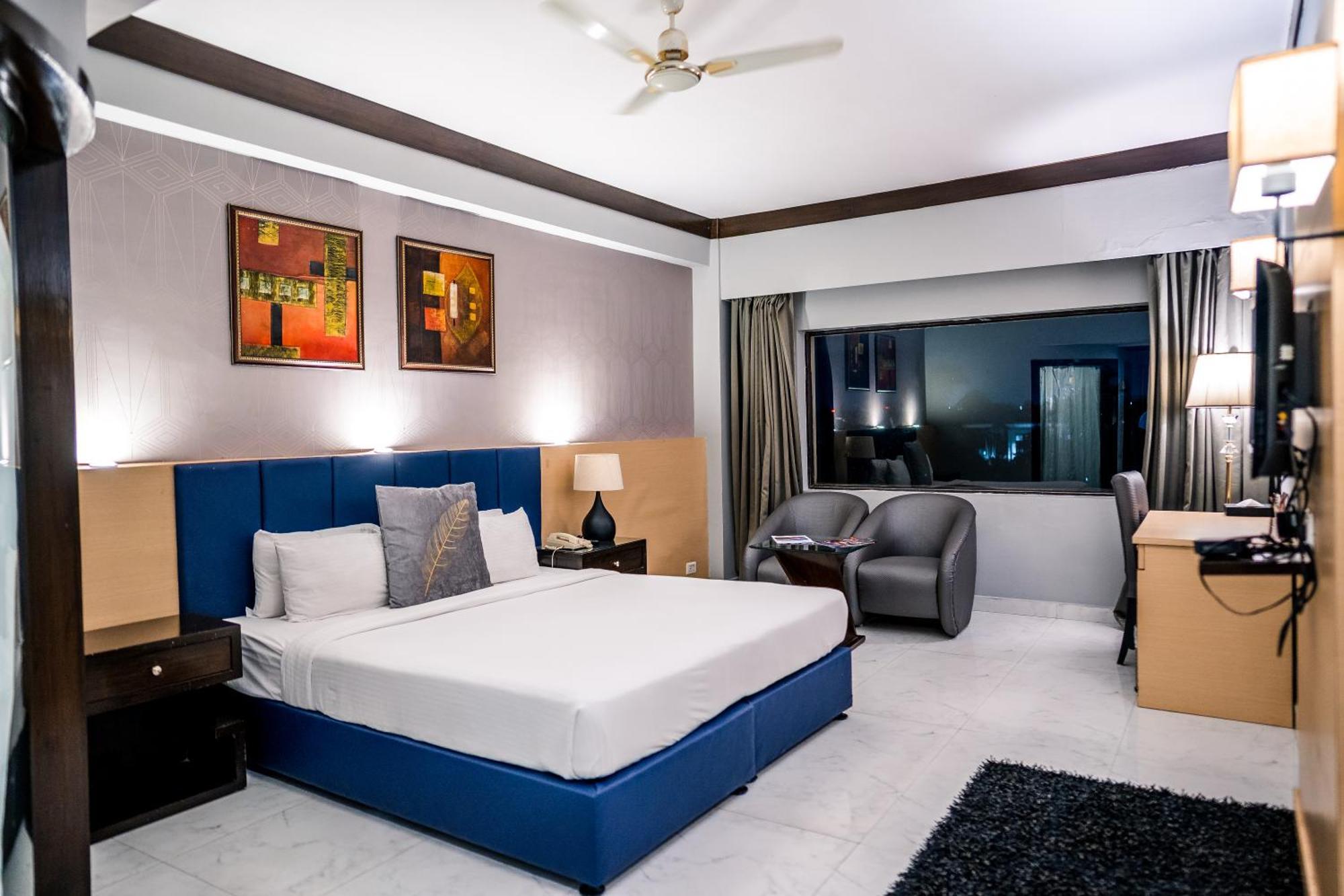 Hotel Pal Heights Bhubaneswar Buitenkant foto