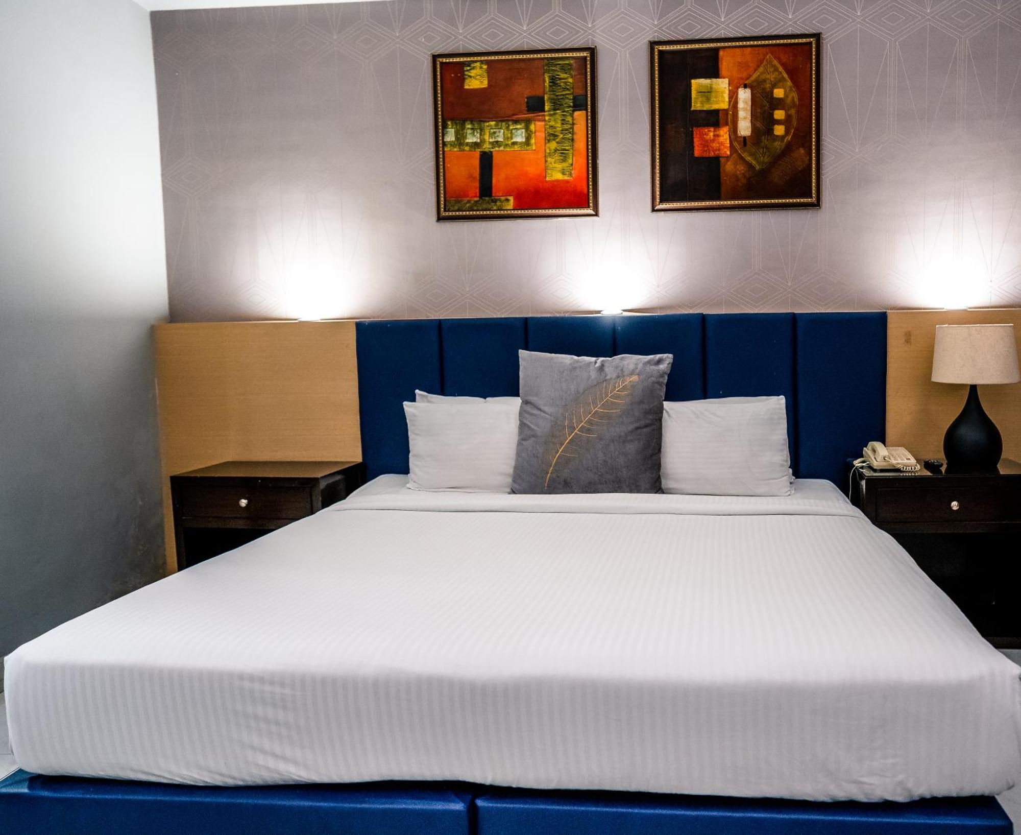 Hotel Pal Heights Bhubaneswar Buitenkant foto