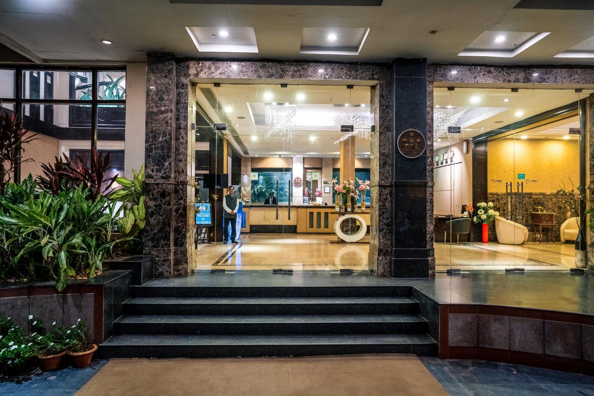 Hotel Pal Heights Bhubaneswar Buitenkant foto