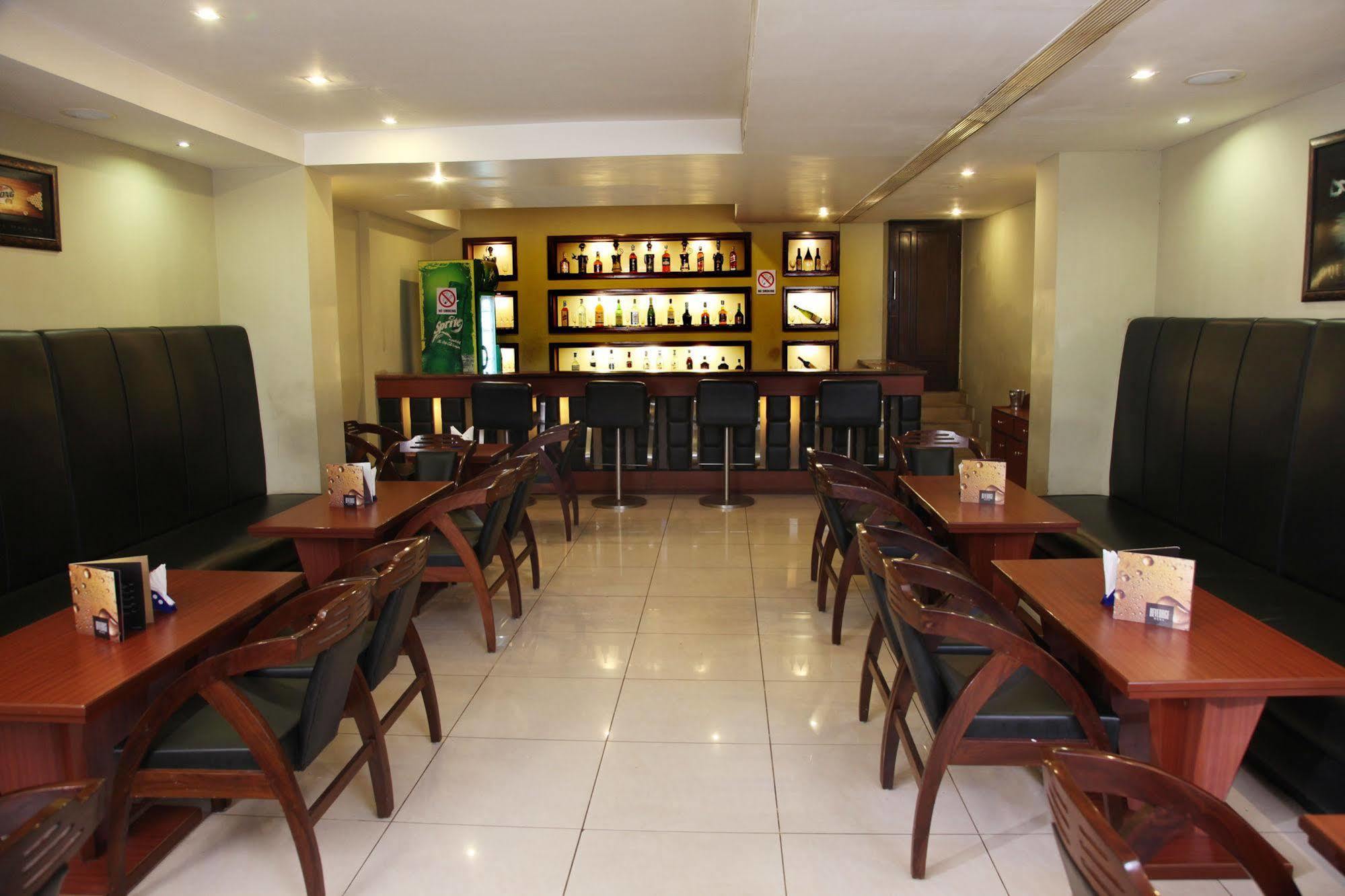 Hotel Pal Heights Bhubaneswar Buitenkant foto