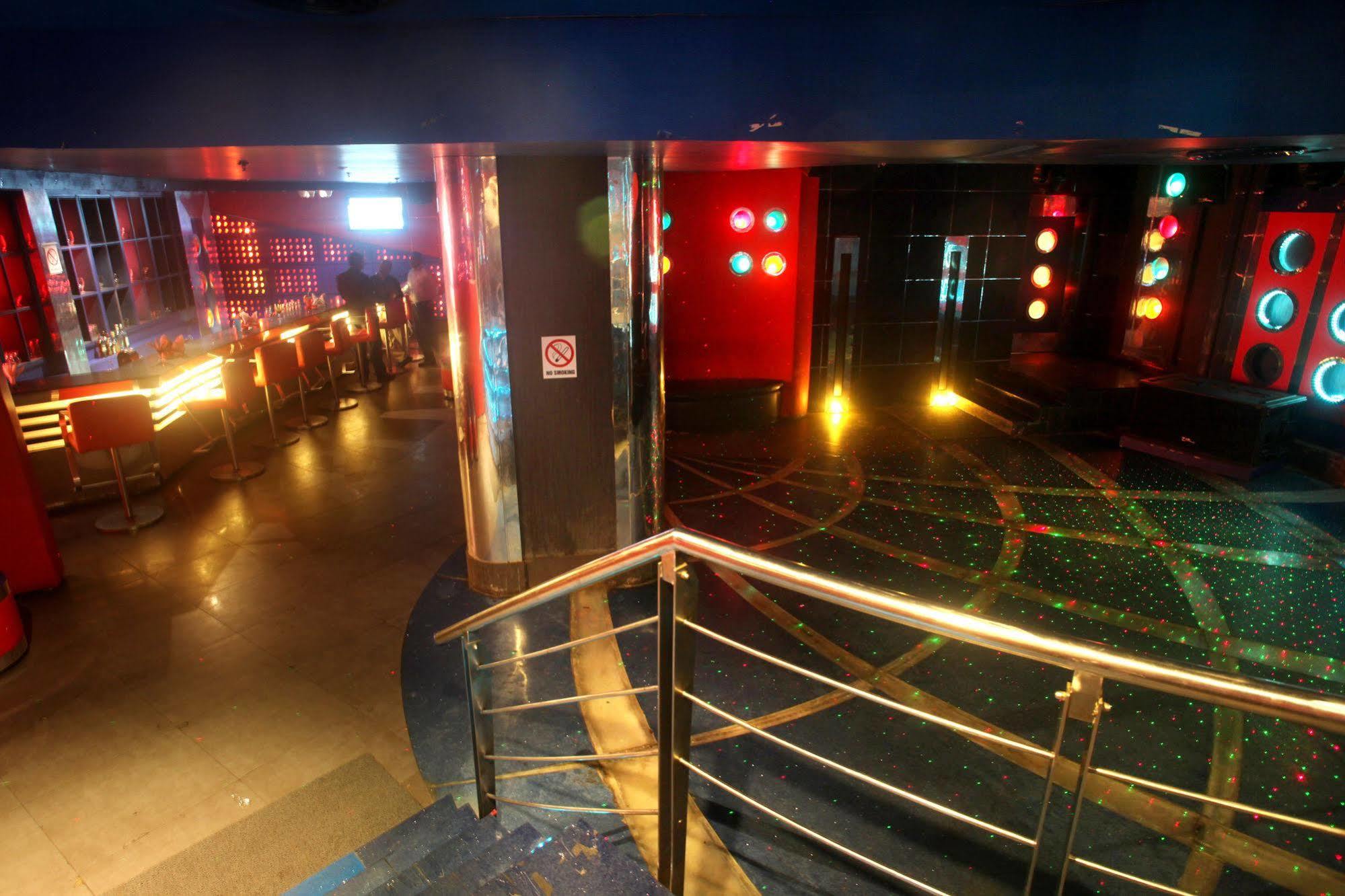 Hotel Pal Heights Bhubaneswar Restaurant foto