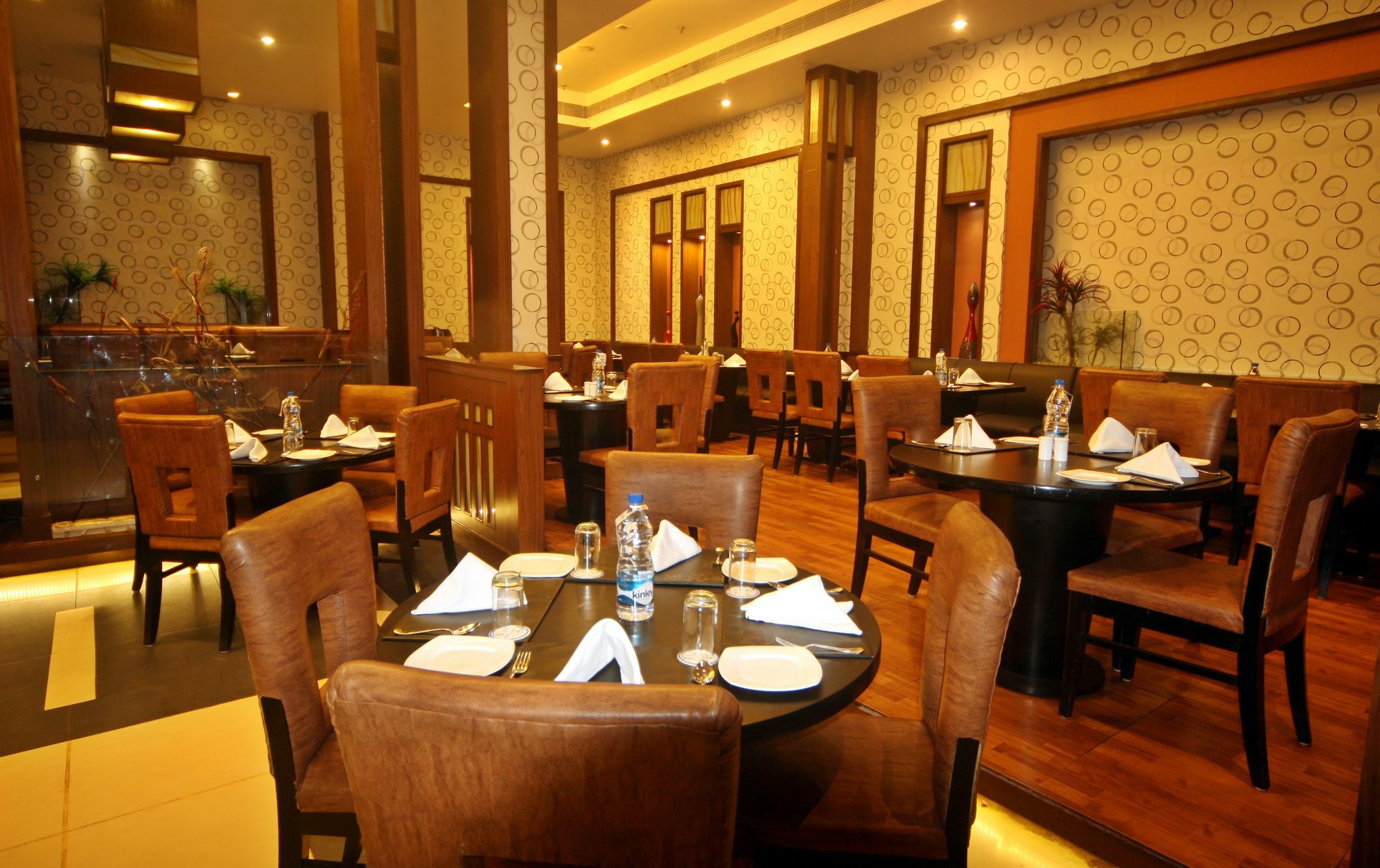 Hotel Pal Heights Bhubaneswar Buitenkant foto
